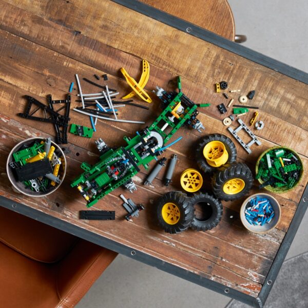 LEGO 42157 John Deere 948L-II Skidder Constructor - Image 5