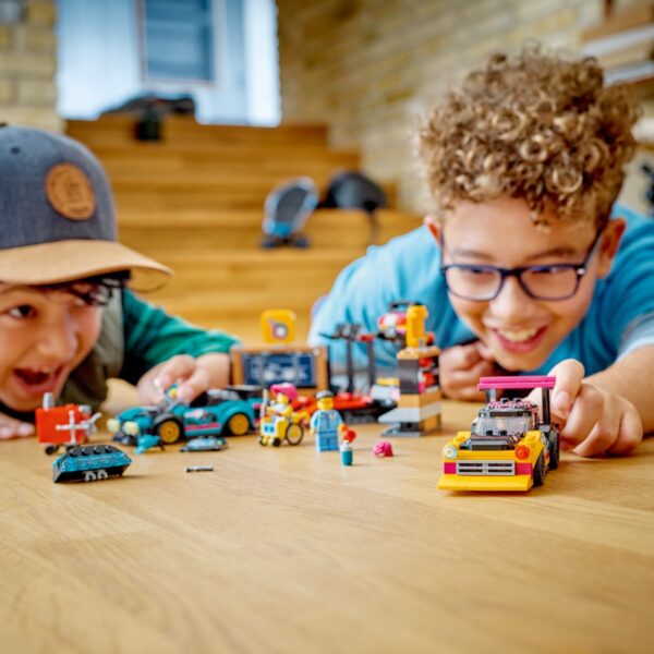 LEGO 60389 Custom Cars Garage Constructor - Image 3