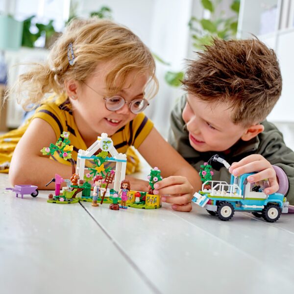 LEGO Friends 41707 Tree planting van - Image 2