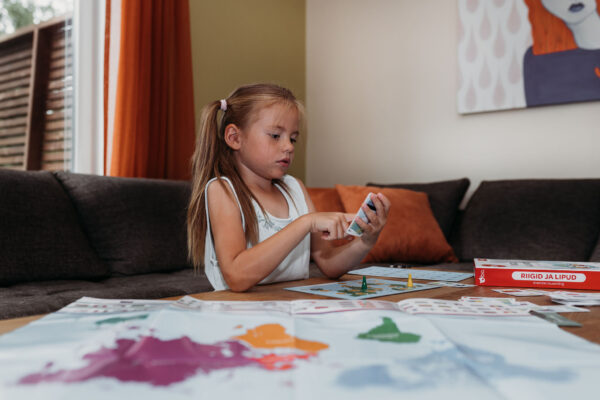 bo. Educational board game "Countries and flags" (In Estonian lang.) - Image 5