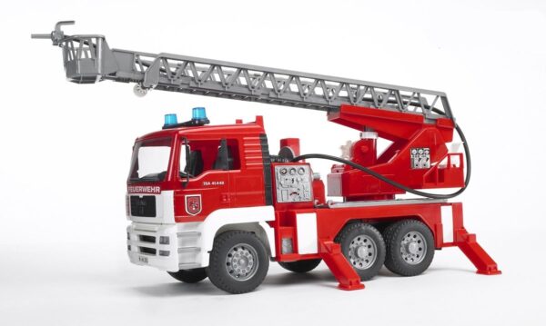 BRUDER MAN Fire engine with selwing ladder