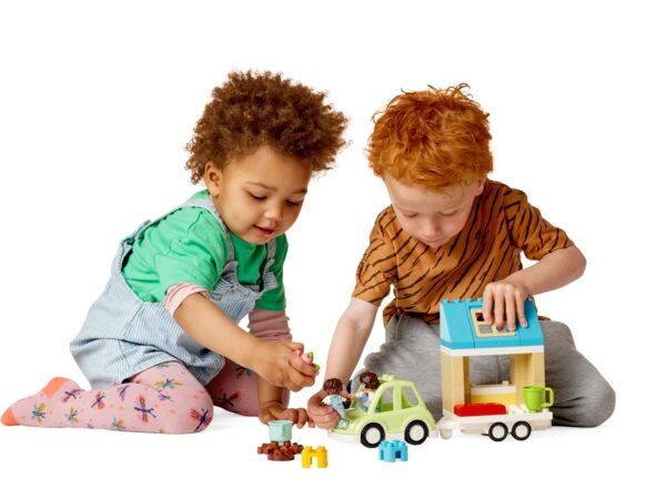 LEGO 10986 Family House on Wheels Constructor - Image 3