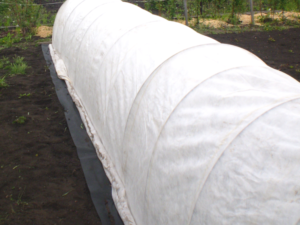 Reinforced air-permeable covering material 60 g/m², 3 х 10m