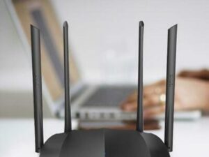 Tenda AC8 WiFi AC Gigabit Router 1200Mb/s, 1x GWAN, 3x GLAN, 4x 6dBi antény, WISP, Uni.Repeater, APP