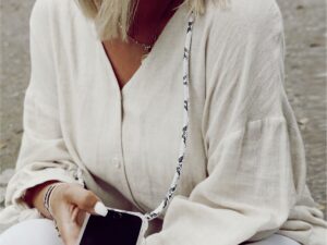 Lookabe Necklace Snake Edition iPhone Xr silver snake loo019