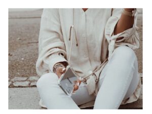 Lookabe Necklace iPhone Xs gold nude loo008