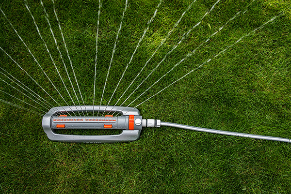 WHITE LINE Metal variable-width oscillating sprinkler